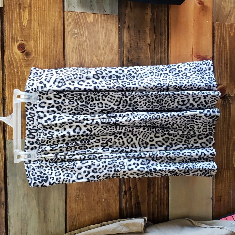 LuLaRoe S Madison skirt - gray snow leopard